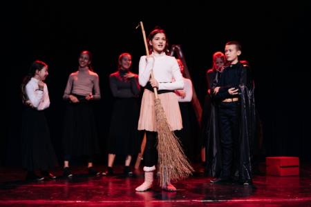 abonma Zmajček -Mala čarovnica